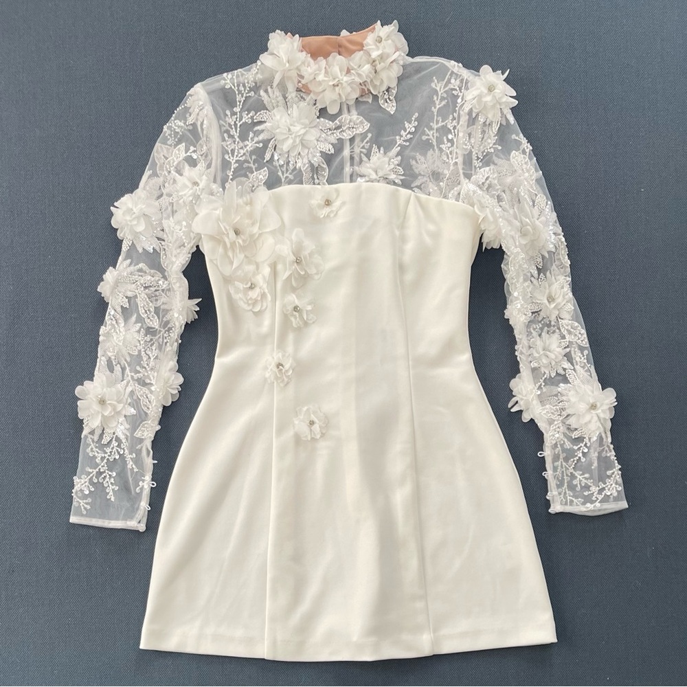 Elliatt DAMARIS 3D BEADE MESH MINI DRESS IN WHITE, NWT, Small